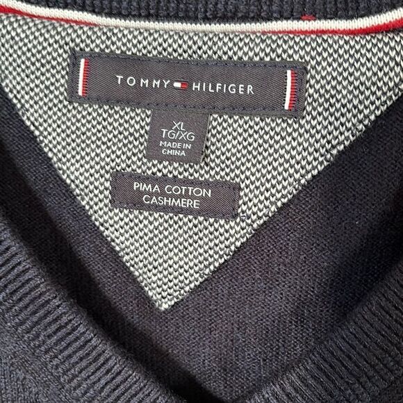 ⭐️Host Pick ⭐️Tommy Hilfiger V Neck Pima Cotton Cashmere sweater XL - Picture 6 of 9